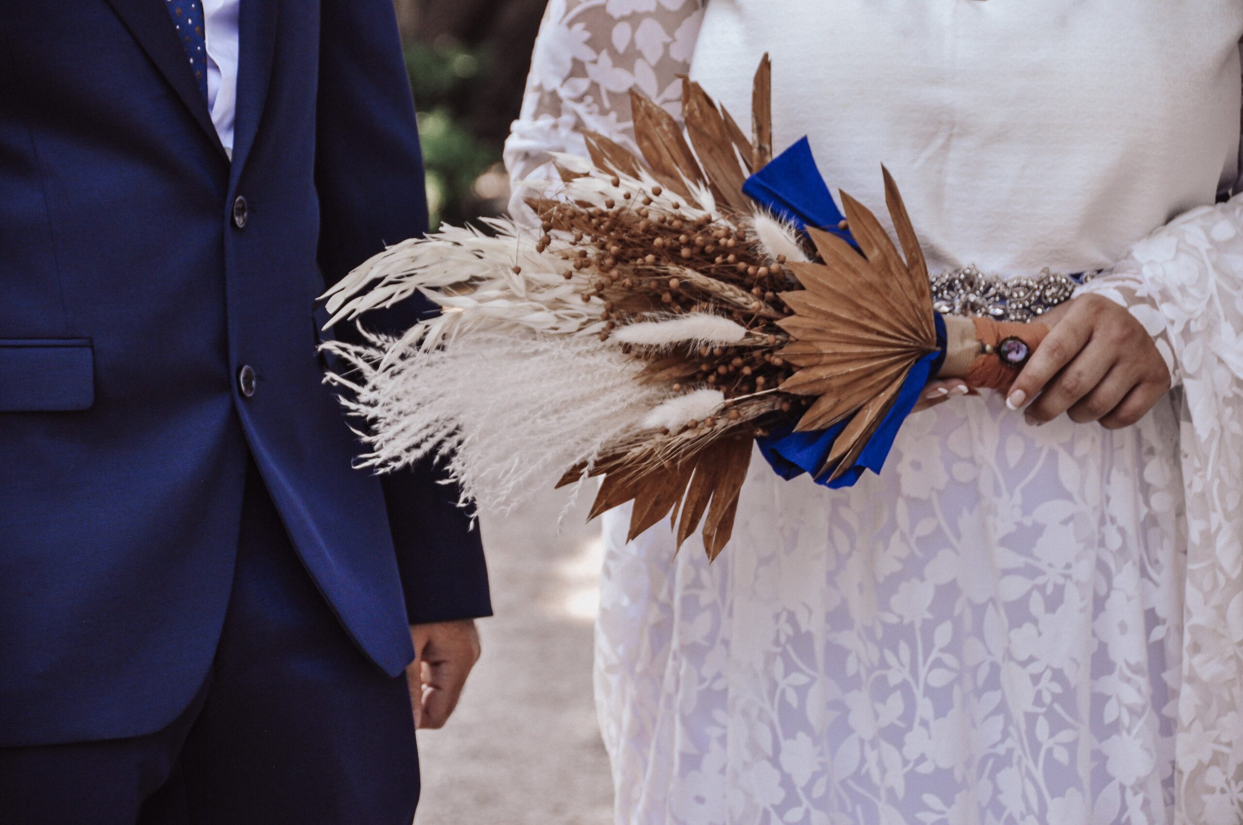 photo des détails du bouquet d'une mariée